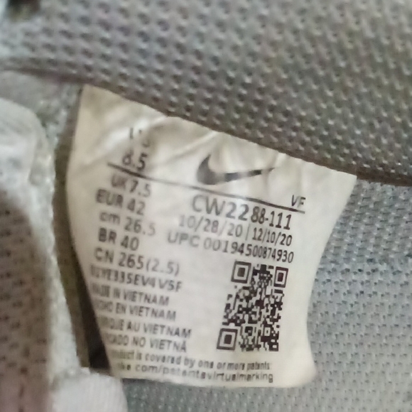 Nike White Shoes - Picture 2 of 3